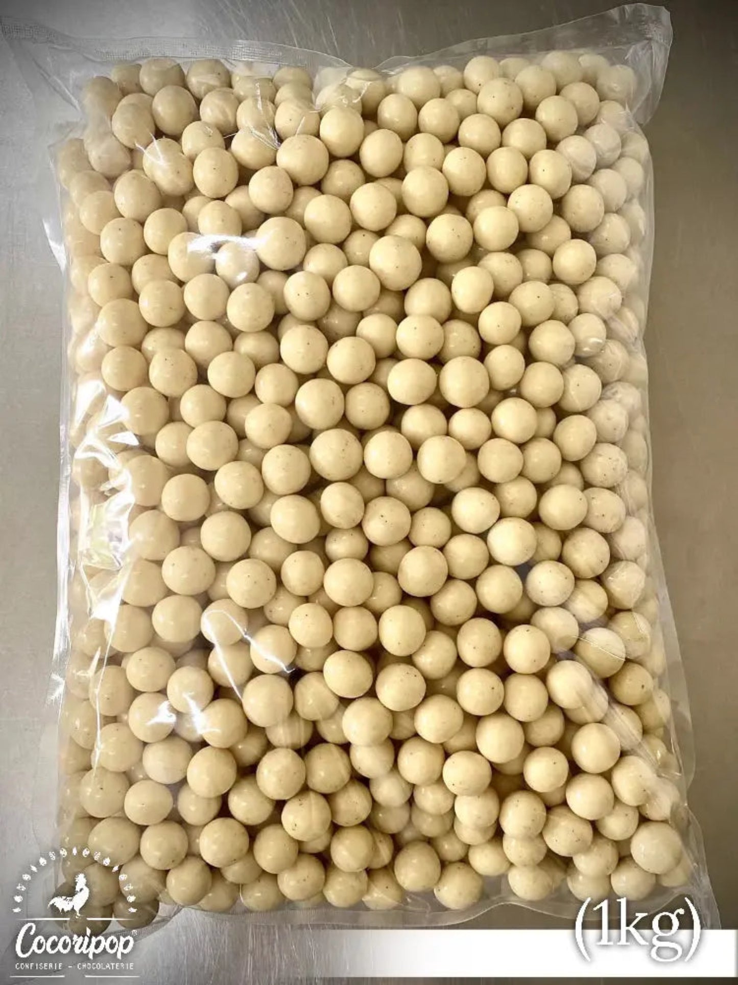 Billes de maïs vanille présentées dans un sachet en vrac transparent et recyclable, illustrant l’engagement éco-responsable