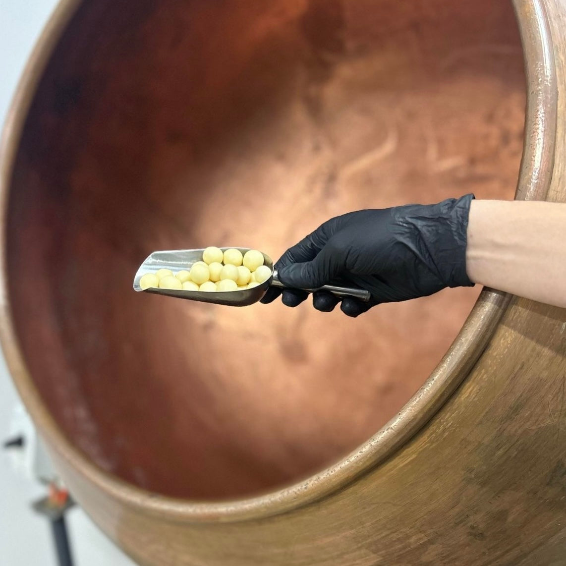 L'histoire de Cocoripop commence avec une passion pour la confiserie artisanale et l'envie de partager des moments de gourmandise uniques. Basée à Brécy, notre entreprise se distingue par son engagement envers la qualité, l'innovation et le respect des traditions artisanales. Chaque produit est conçu avec soin, en utilisant des ingrédients de premier choix, pour offrir une expérience gustative inoubliable. Cocoripop propose une gamme variée de chocolats et de confiseries qui séduisent les palais les plus ex