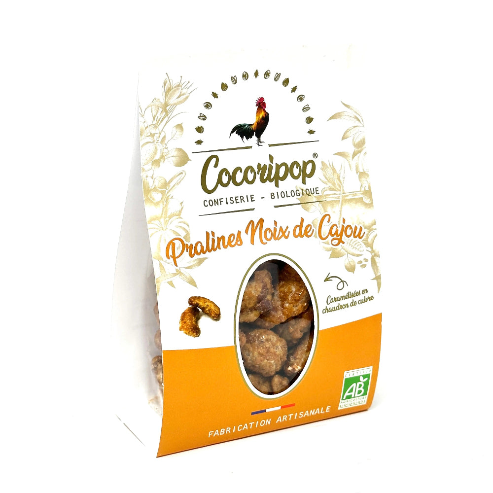 Pralines Noix de Cajou Bio – noix de cajou bio torréfiées et enrobées d’une fine coque de sucre caramélisée, préparées artisanalement en chaudron de cuivre, présentées sur fond blanc. bio