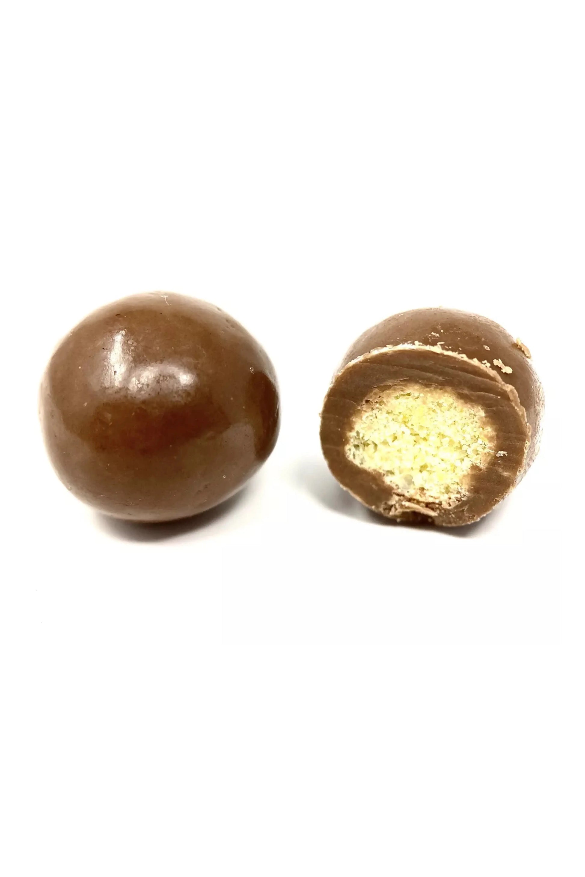 Soufflés Chocolat au Lait Bio Cocoripop dans leur emballage kraft, accompagnés des billes croustillantes au chocolat au lait