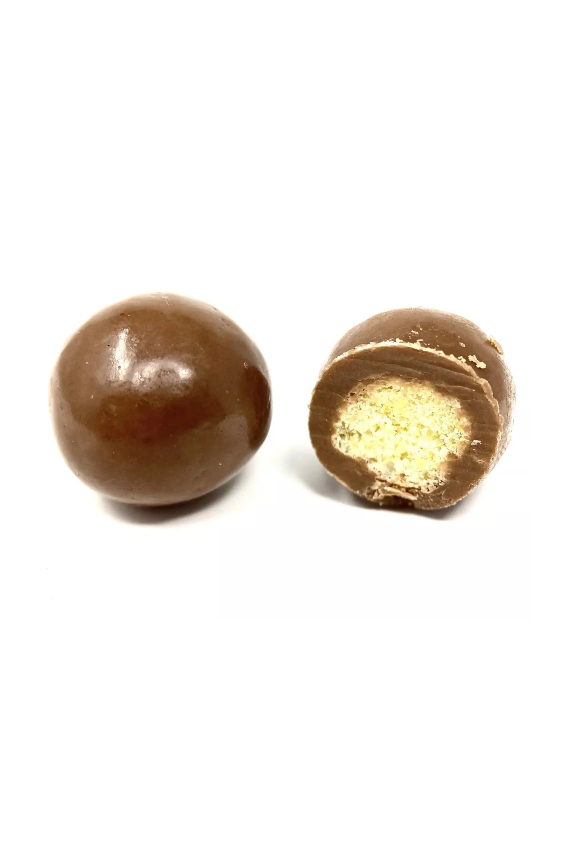 Billes de maïs soufflé bio enrobées de chocolat au lait onctueux, croquantes et fondantes à la fois