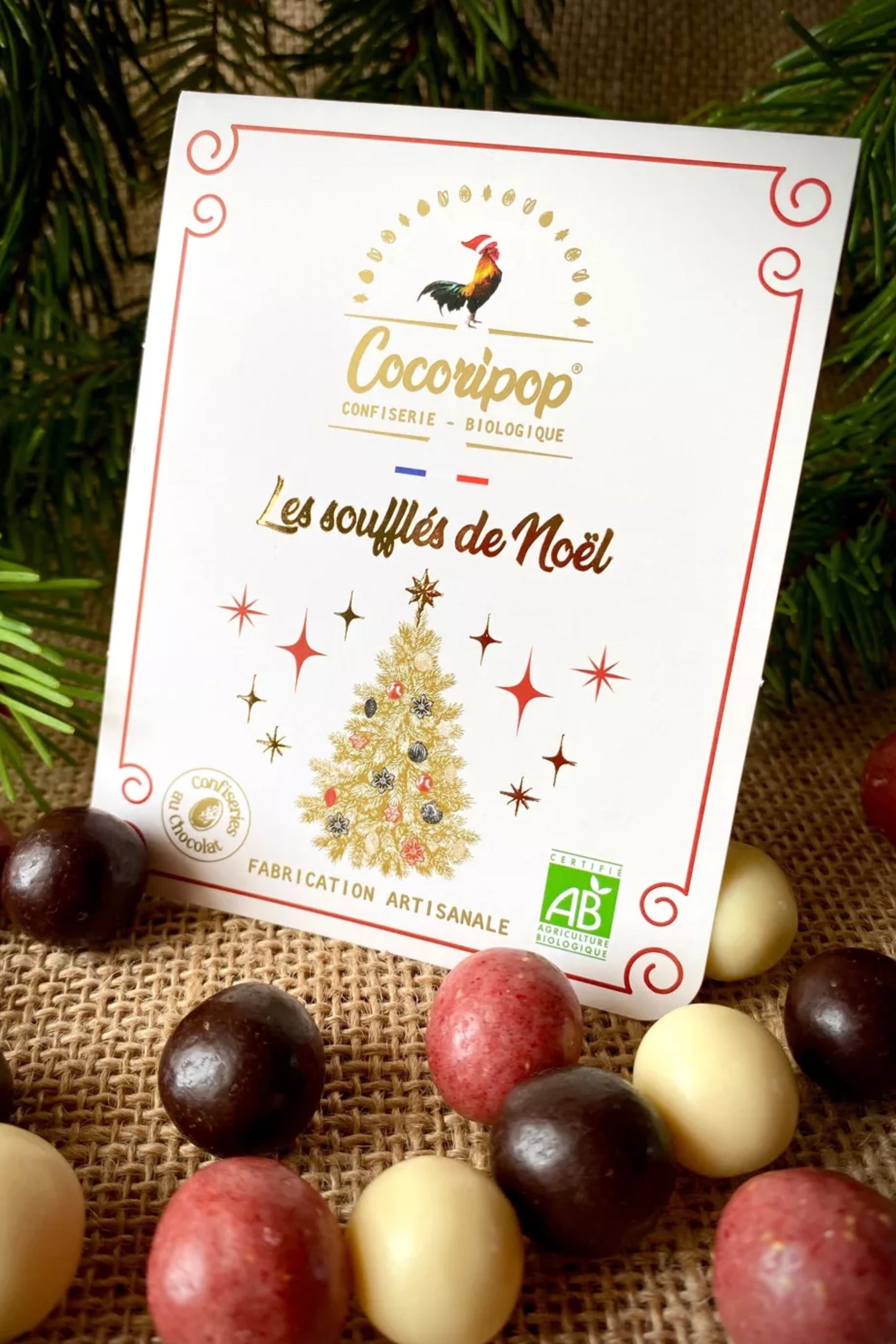 Fabrication artisanale des billes trois chocolats dans l’atelier Cocoripop à Brécy