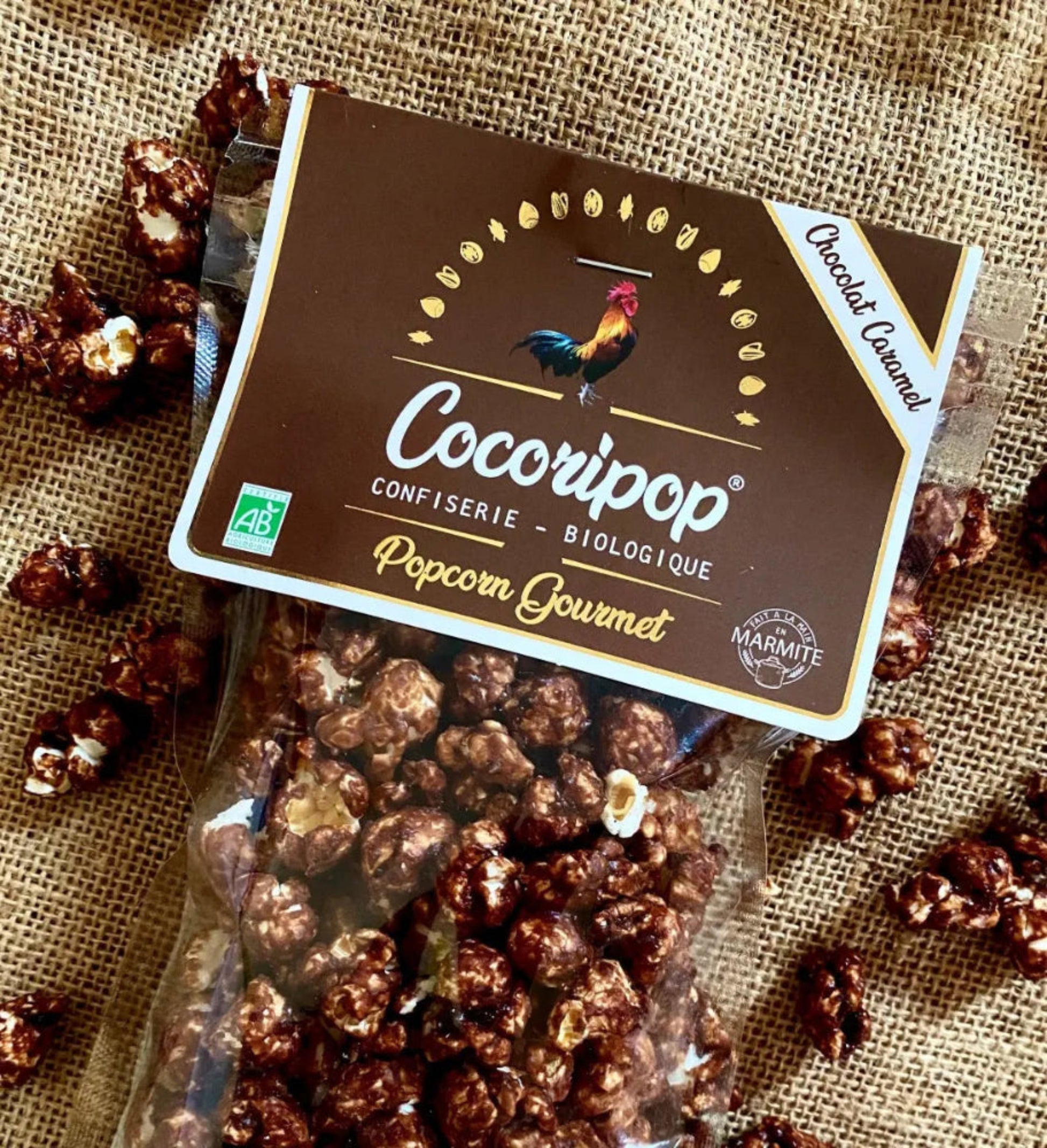 Grains de popcorn bio enrobés de caramel et chocolat au lait, avec fleur de sel