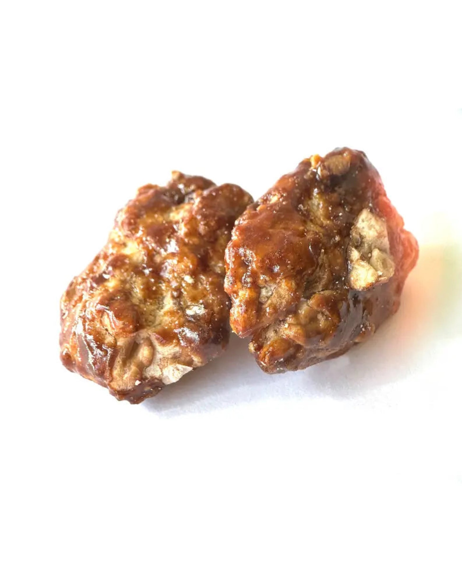 Gros plan sur noix du Berry caramelisees croquantes et sucre dore