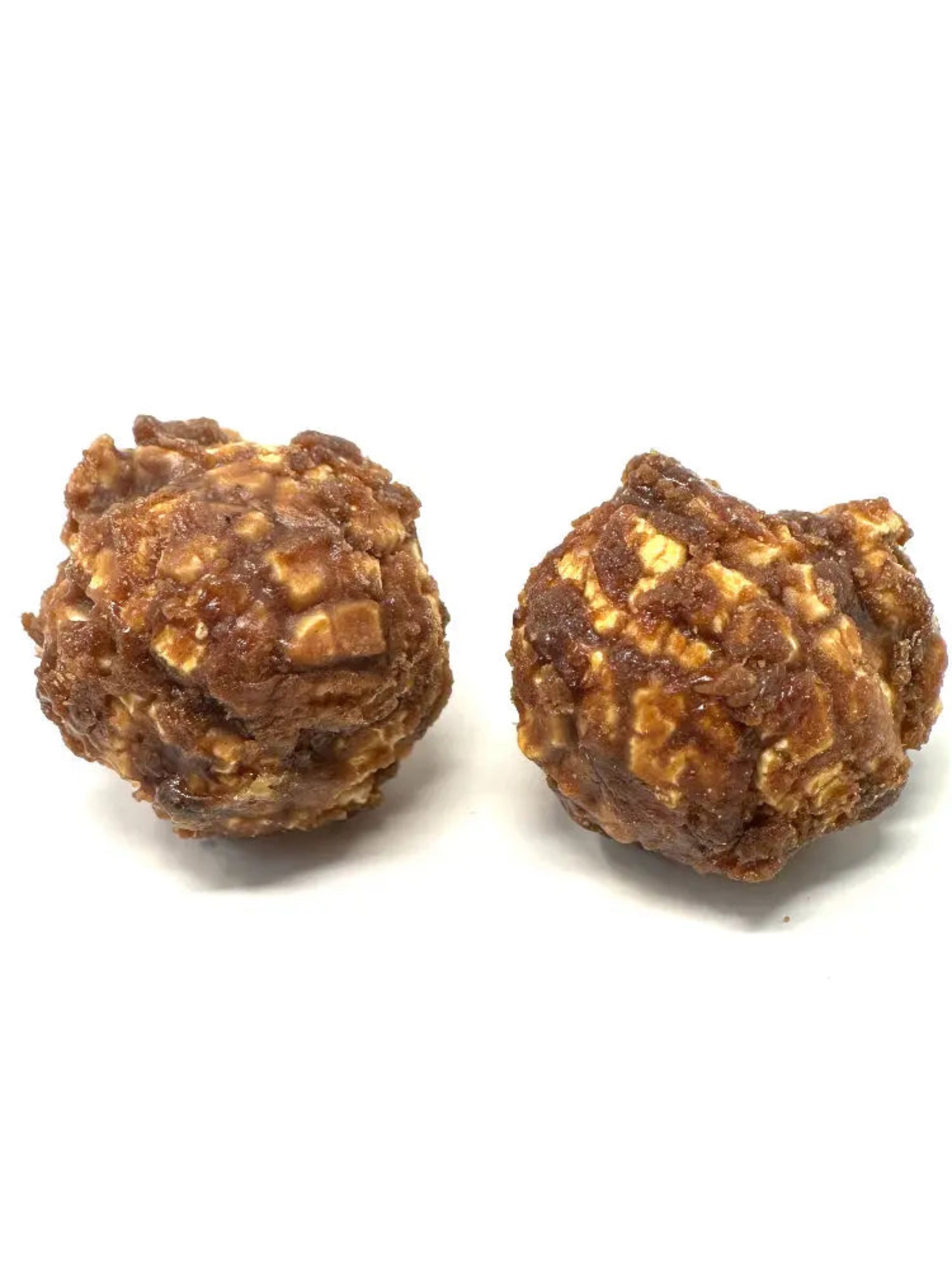 Popcorn bio enrobe de chocolat et caramel fondant en gros plan