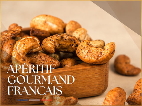 Planche apéritive composée de noix de cajou et amandes bio Apéripop aux épices, produits artisanaux français fabriqués à Saint-Germain-du-Puy près de Bourges par Cocoripop
