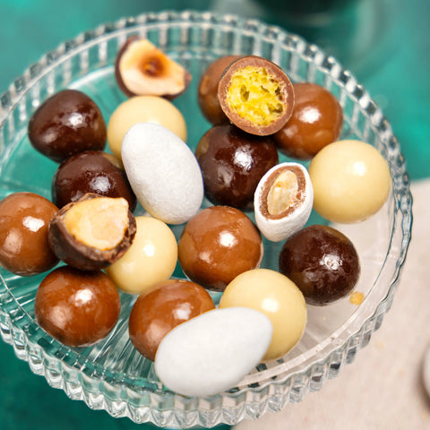 Les Enrobés de Chocolats Bio Cocoripop : fruits secs et céréales croustillantes enrobés de chocolat fin bio et équitable. Une pause gourmande et naturelle !