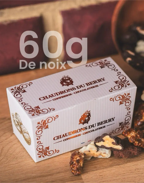 Ballotin assortiments noix chocolat au lait et noir - Chaudron du Berry en 60g – une sélection raffinée de noix du Berry associées à la douceur du chocolat au lait et à l’intensité du chocolat noir, sublimée dans une mise en scène gourmande et élégante. bio