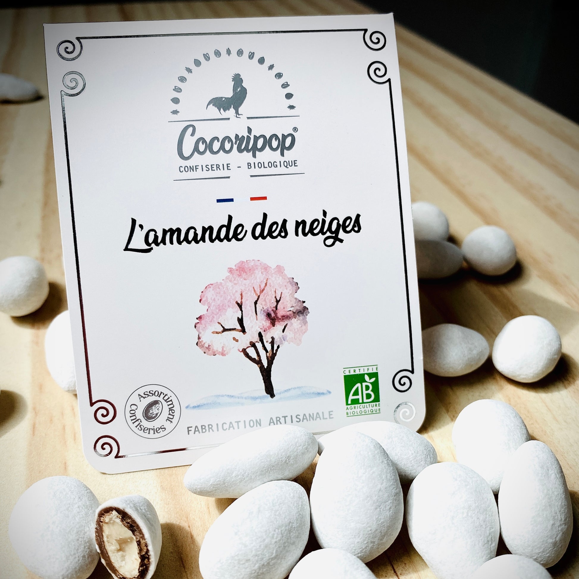 Amandes bio enrobees de chocolat et sucre fin, confiserie artisanale Cocoripop fabriquee en France