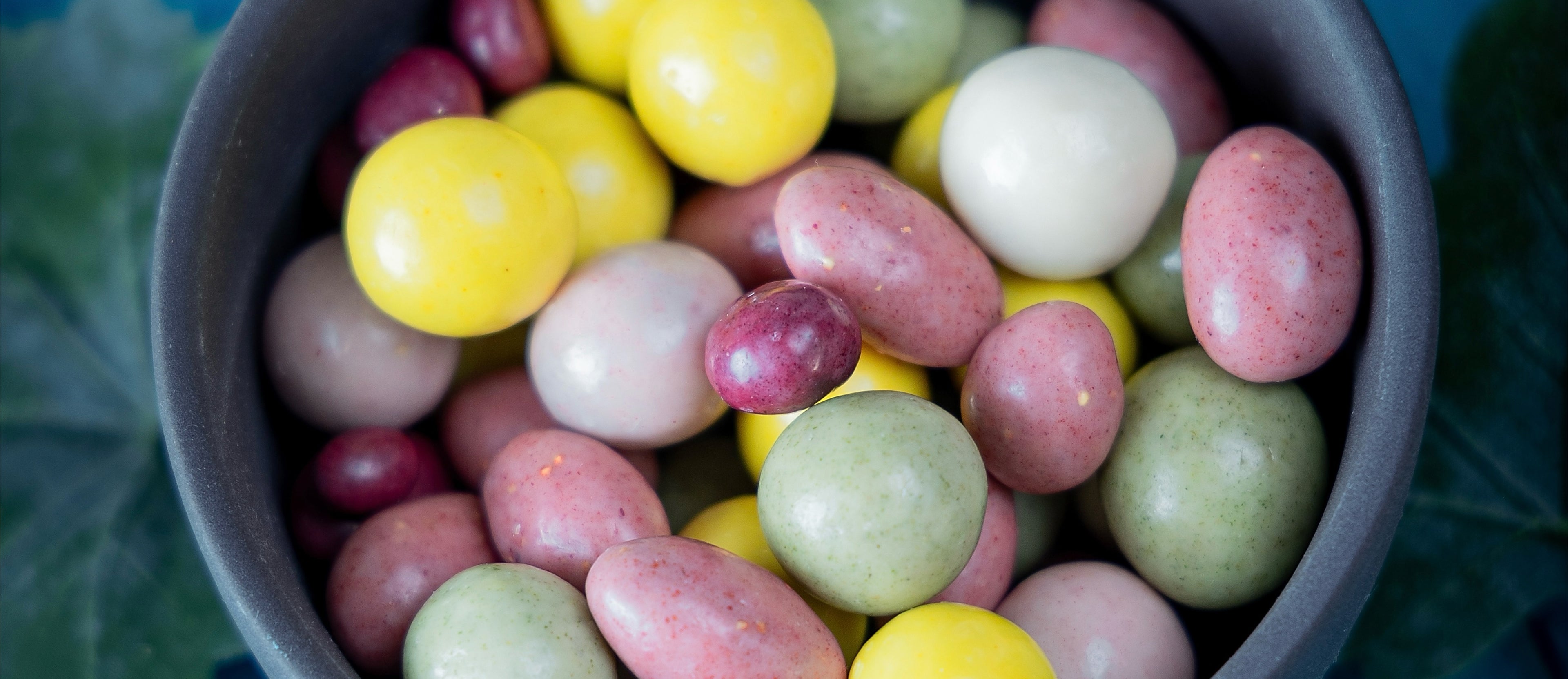 Fruits secs et gourmandises enrobes de chocolats bio prepares artisanalement par Cocoripop en France