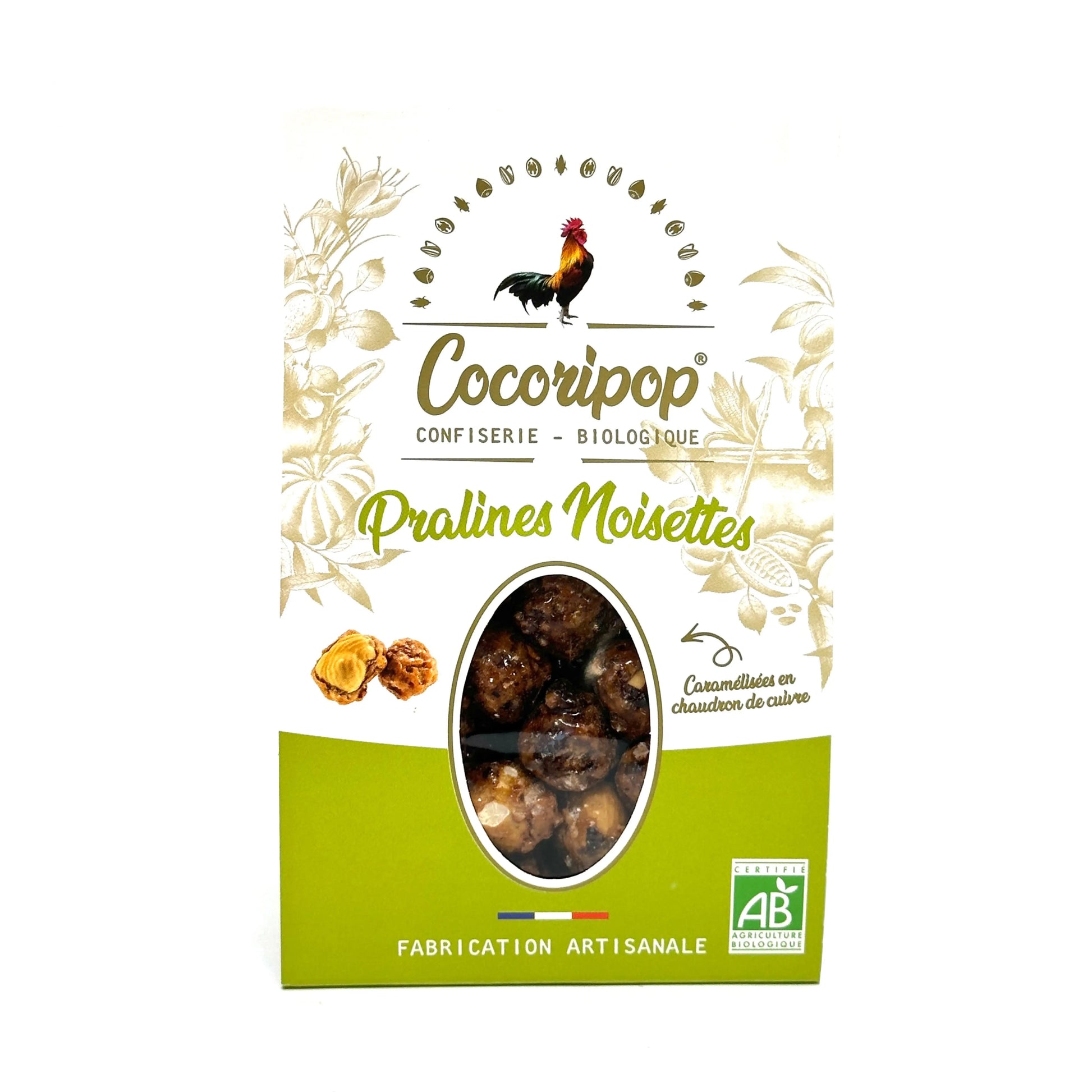 Pralines Noisettes – noisettes bio torréfiées et enrobées d’une fine coque de sucre caramélisé, préparées artisanalement en chaudron de cuivre, présentées sur fond blanc. bio