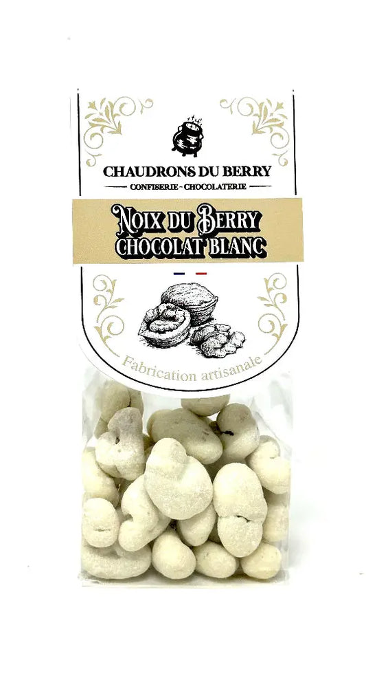 Noix du Berry au Chocolat Blanc – cerneaux de noix du Berry torréfiés et enrobés d’un chocolat blanc fondant et onctueux, une gourmandise artisanale raffinée, présentée sur fond blanc. bio