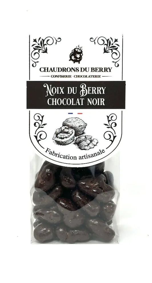 Noix du Berry au Chocolat Noir – cerneaux de noix du Berry torréfiés et enrobés d’un chocolat noir intense et raffiné, une gourmandise artisanale au goût équilibré, présentée sur fond blanc. bio