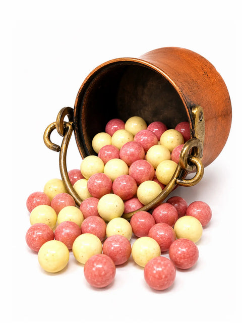 Billes de maïs soufflé enrobées de chocolat blanc, fraise et vanille bourbon bio, gourmandise artisanale française fabriquée près de Bourges
