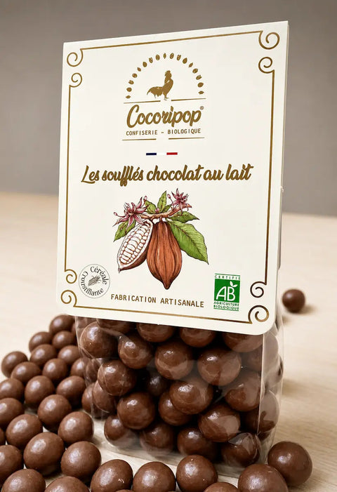 Billes de maïs soufflées enrobées de chocolat au lait bio, confection artisanale française à Saint-Germain-du-Puy près de Bourges.