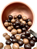 billes croustillantes enrobees de chocolat lait et noir bio