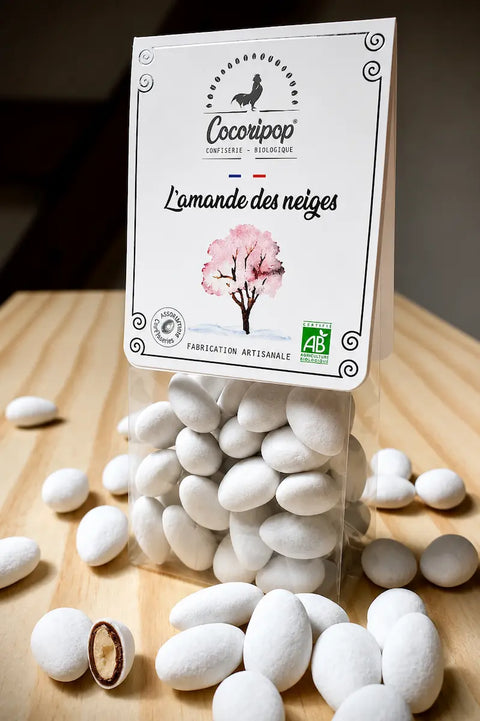 Confiserie bio artisanale française associant une amande toastée, un cœur de chocolat biologique et une délicate dragéification au sucre.
