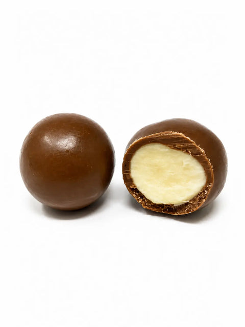Confiserie artisanale française aux noisettes croquantes enrobées de chocolat au lait bio, fabrication à Saint-Germain-du-Puy dans le Cher