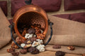 Noix du Berry caramélisées bio fabriquées près de Bourges, idéales pour accompagner un café, agrémenter un dessert ou offrir un cadeau gourmand.
