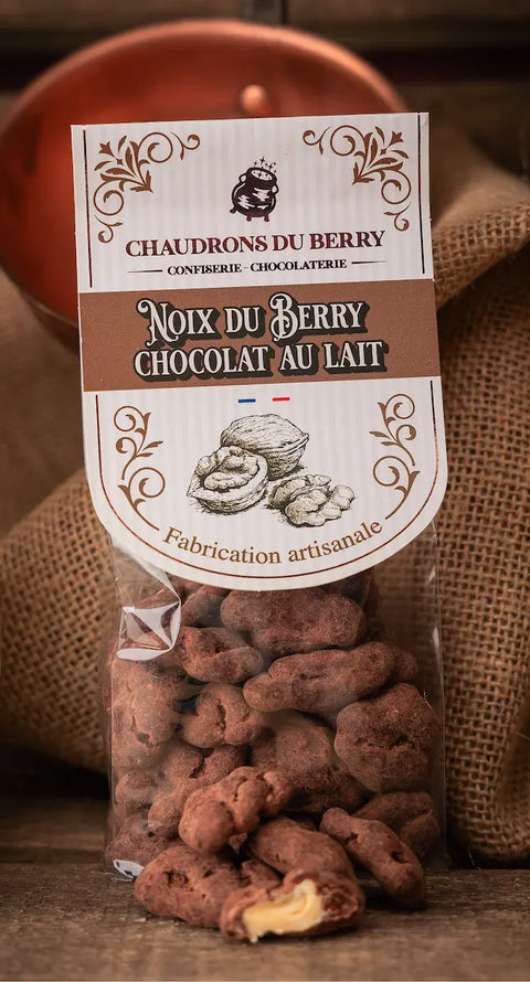 Confiserie bio artisanale française associant le croquant des noix du Berry à la douceur d'un chocolat au lait biologique fondant et généreux.