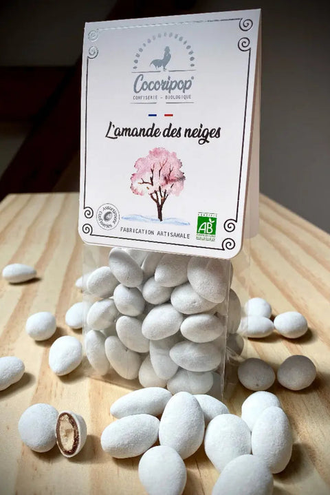 Amande des Neiges en pleine dégustation – croquant, fondant et douceur sucrée à chaque bouchée