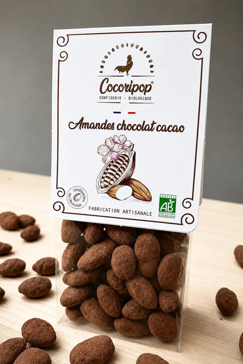 Amandes enrobées de chocolat au lait bio et truffées au cacao bio, fabriquées artisanalement près de Bourges dans le Berry par Cocoripop.