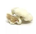 Gros plan sur noix du Berry bio chocolat blanc artisanales et croquantes
