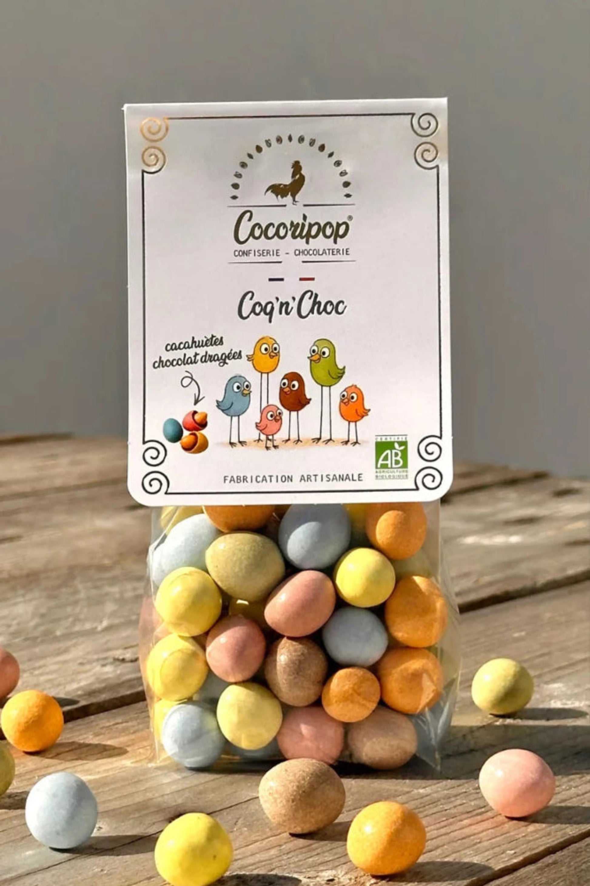 Intérieur croquant des Coq’n’Choc : cacahuète torréfiée enrobée de chocolat bio fabriquée à Brécy.