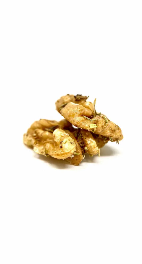 Spécialité artisanale française composée de noix du Berry torréfiées, assaisonnées au thym biologique et à l'origan biologique, fabriquée à Saint-Germain-du-Puy.