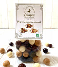 assortiment de billes de céréales enrobées de chocolats noir, lait, blanc et blond caramélisé bio, fabrication artisanale française à Saint-Germain-du-Puy.