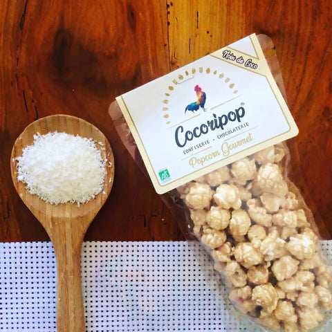 Popcorn bio français à la noix de coco torréfiée et caramel fondant, snack artisanal croustillant fabriqué à Brécy