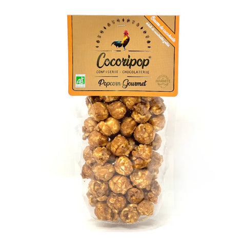 Popcorn bio au beurre de cacahuète présenté en mise en scène gourmande pour une pause sucrée