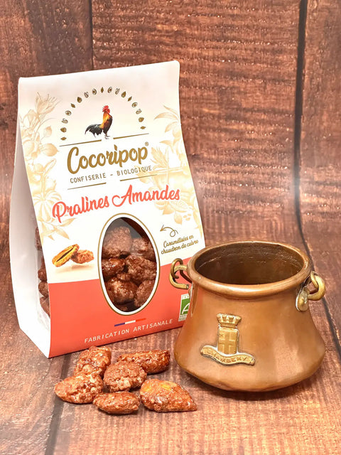 Pralines amandes caramélisées bio fabriquées artisanalement près de Bourges avec des amandes biologiques torréfiées et un caramel réalisé en chaudron.
