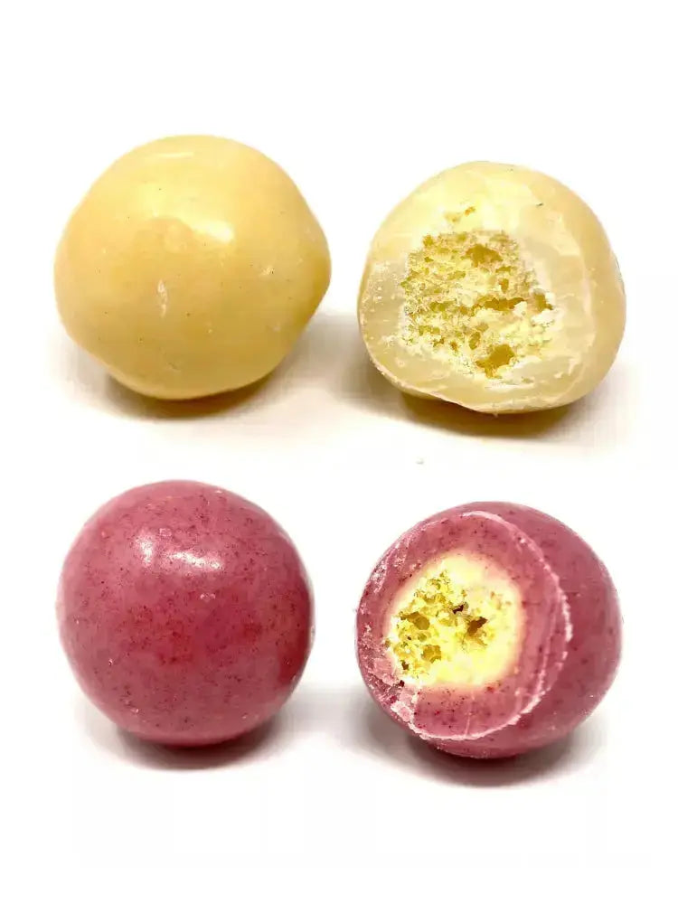 Soufflés duo mangue framboise
Billes croustillantes enrobées de chocolat blanc et parfumées à la mangue et à la framboise, une explosion fruitée et chocolatée. bio